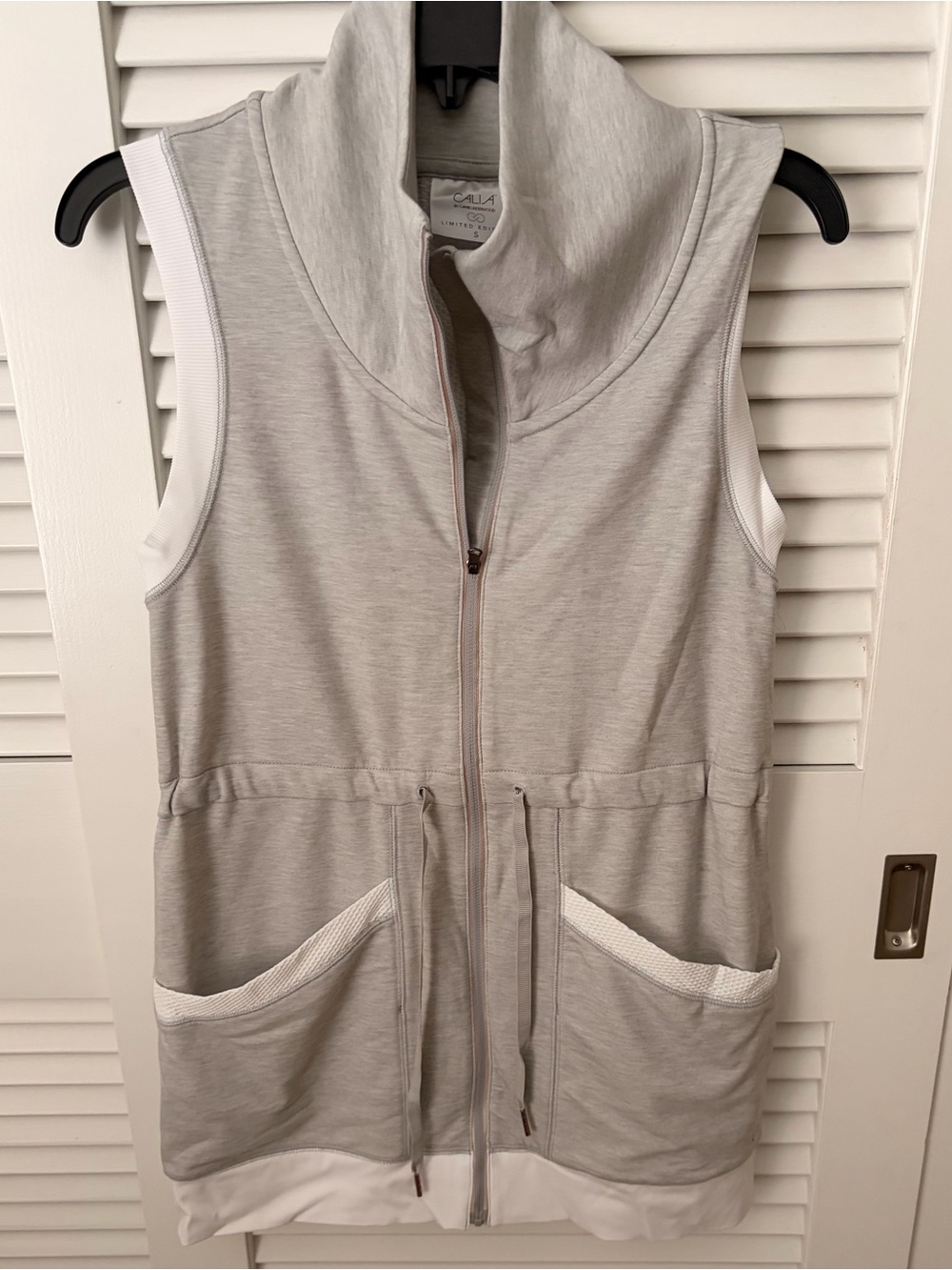 CALIA by Carrie Underwood Light Gray Active Zip Vest